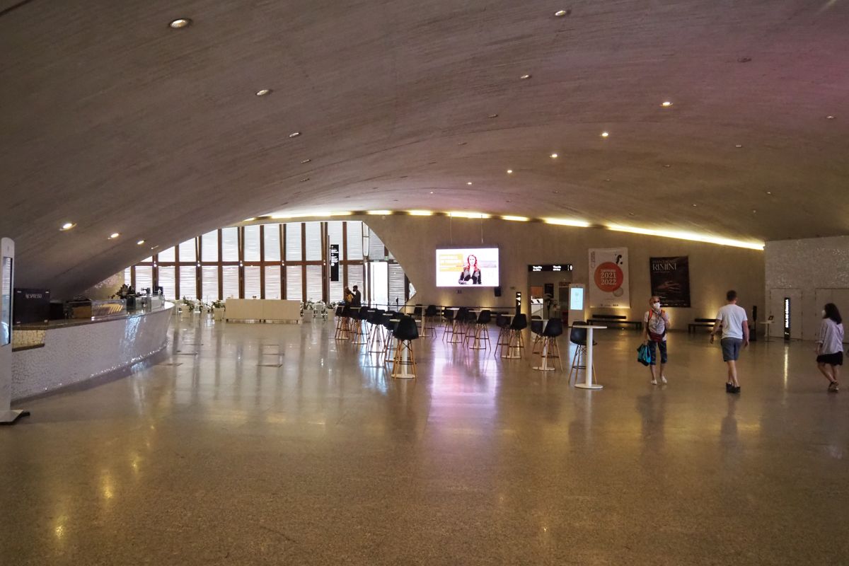 airport or train station
