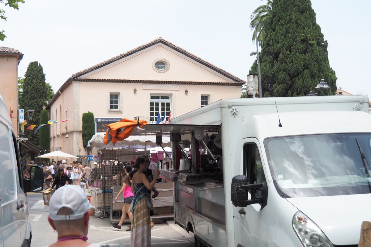busy market